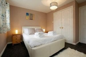 holiday home in Leeds, Leeds holiday home, Leeds holiday rental, Leeds short let, serviced apartment Leeds